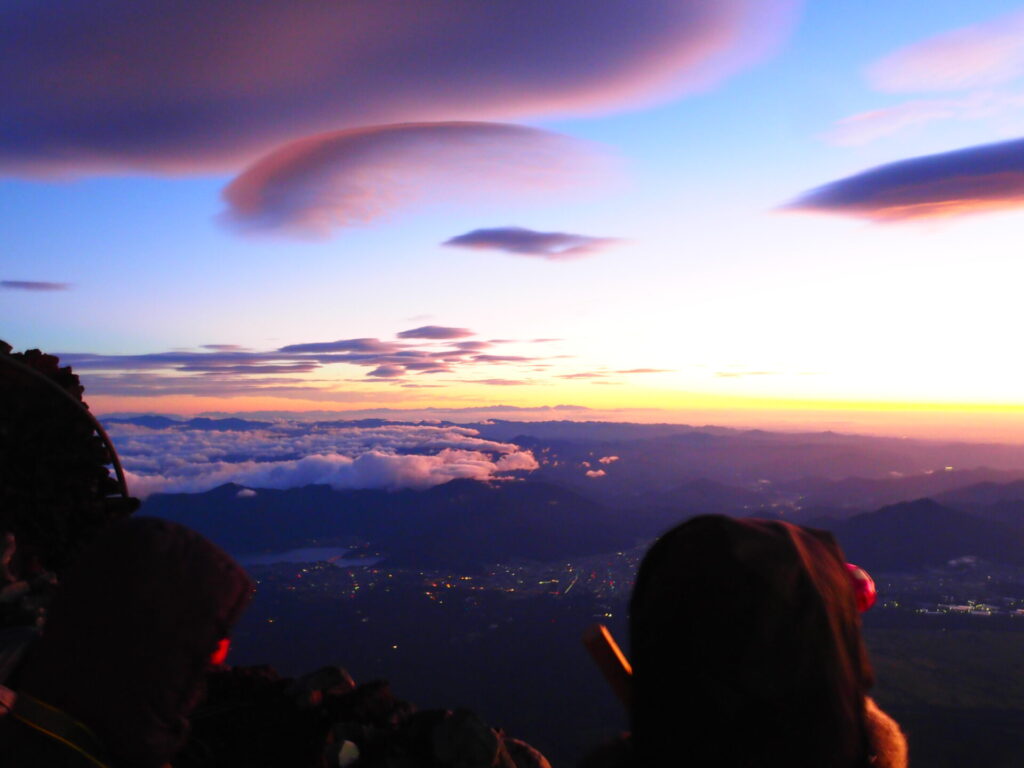 富士山頂の朝焼け